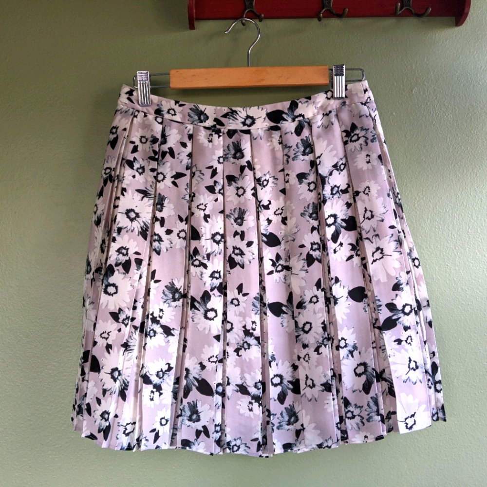BR pleated floral skirt